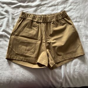 NWOT Unbound Merino lightweight travel shorts M